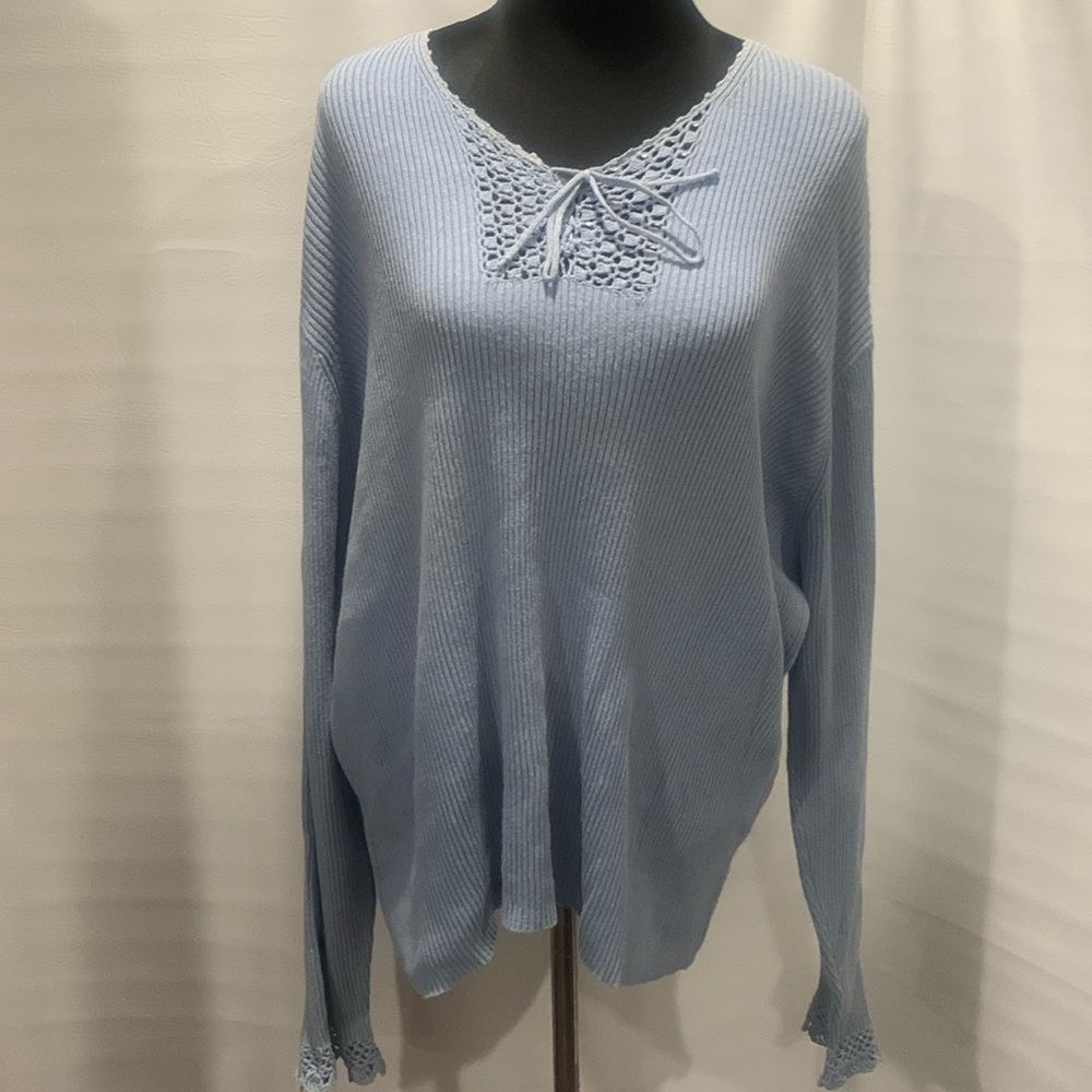 Victoria Jones woman Light Blue sweater Sz 3x, cute details on neck and sleeves